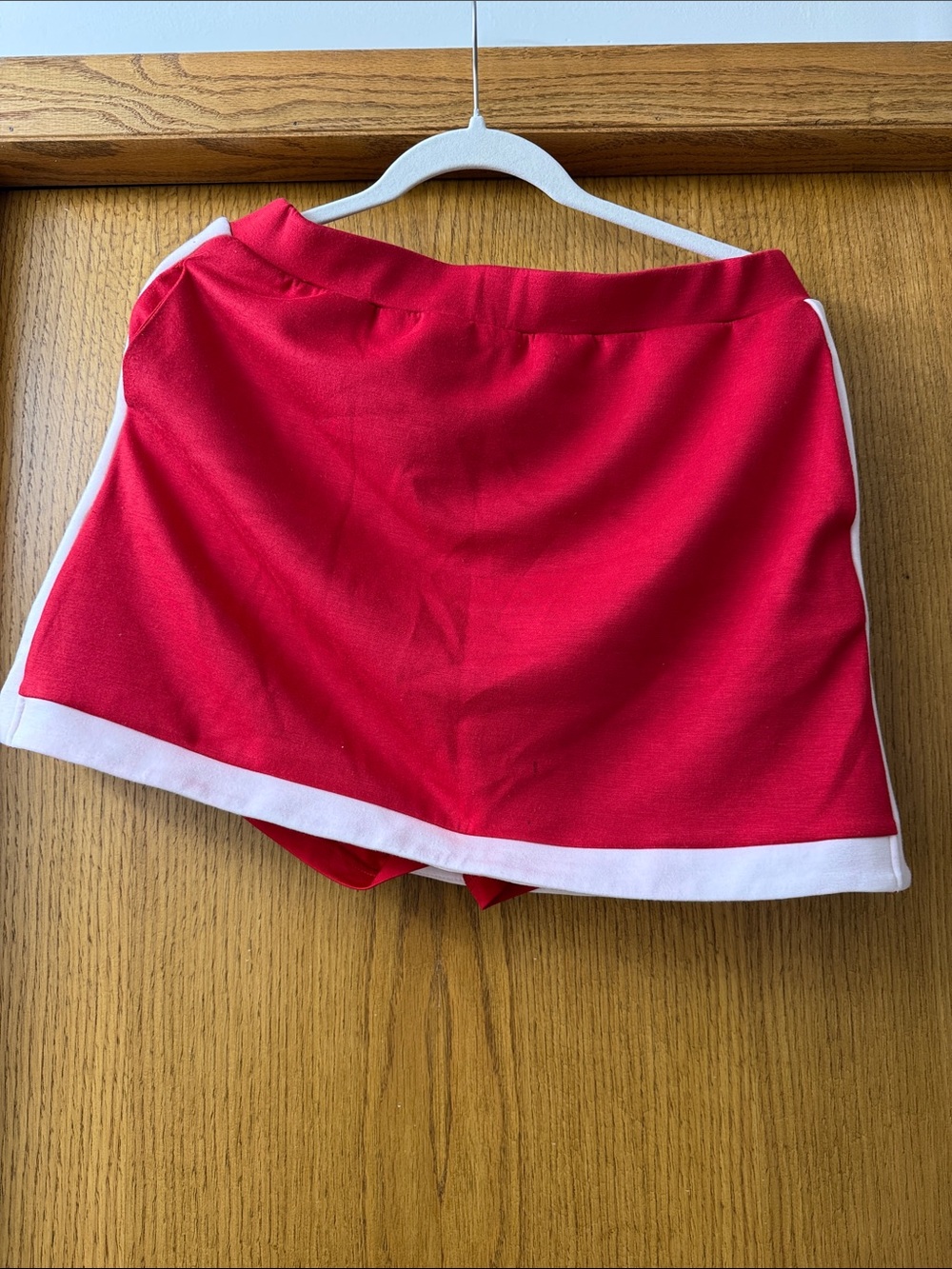 entro Red Top with White Label Detail